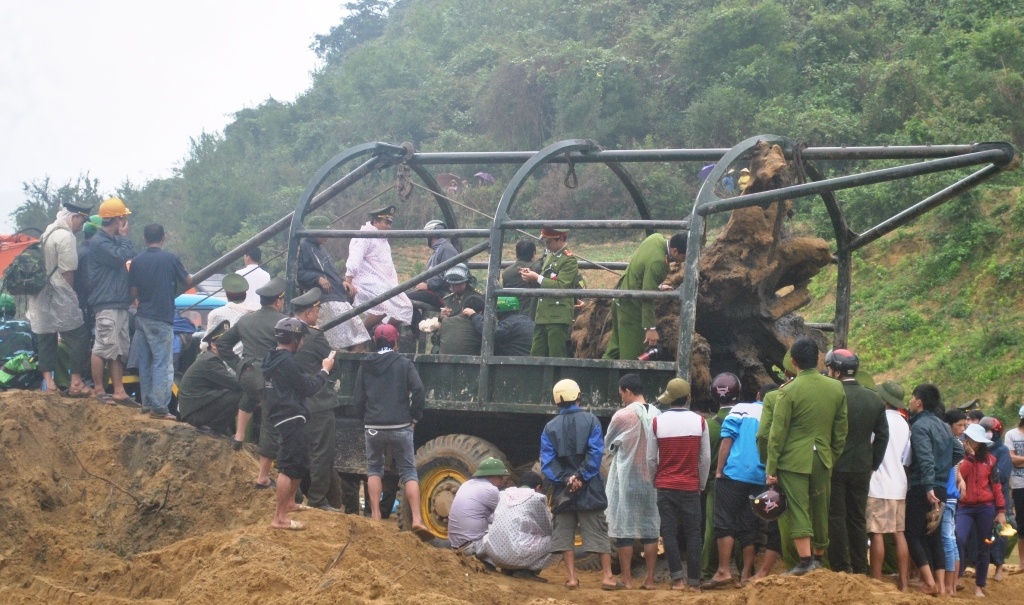 Dieu xe dac chung den cho khuc go 2 ty vua dao duoc hinh anh