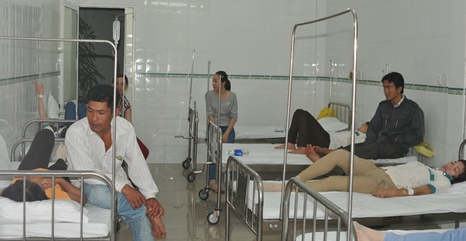 44 cong nhan nhap vien do bi doi hinh anh