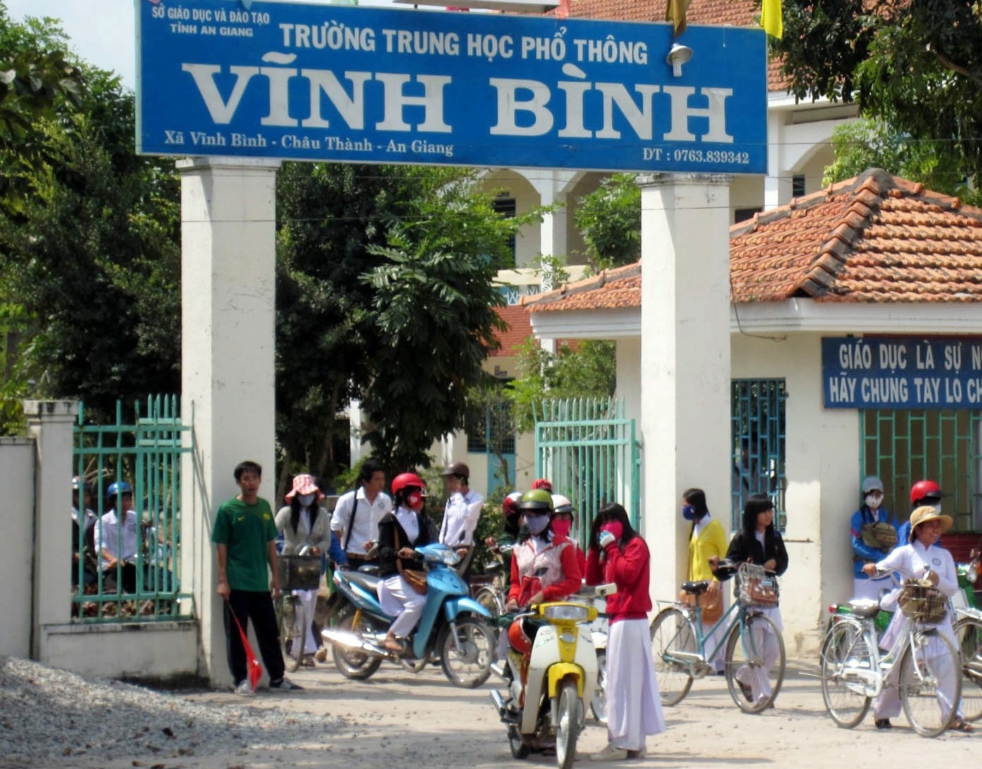 Xac dinh 4 nghi can chan duong danh thay giao nhap vien hinh anh