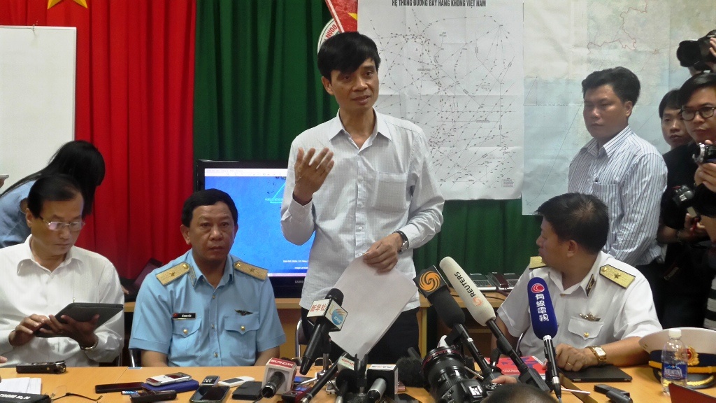 Thu truong Pham Quy Tieu tra loi bao chi ngay 12/3 hinh anh