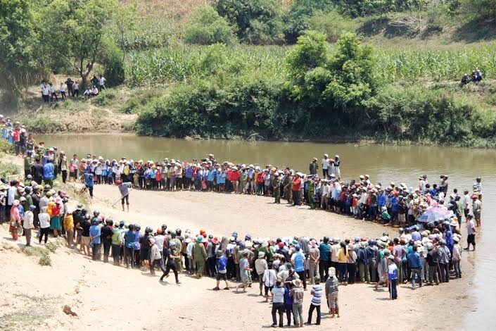 Thi the 5 hoc sinh bat dau phan huy duoi lop cat o Dak Lak hinh anh