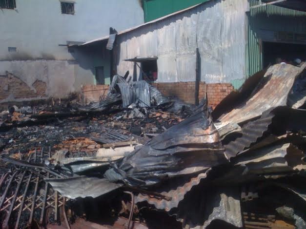 Lua thieu rui 4 can nha go tai Dak Lak hinh anh