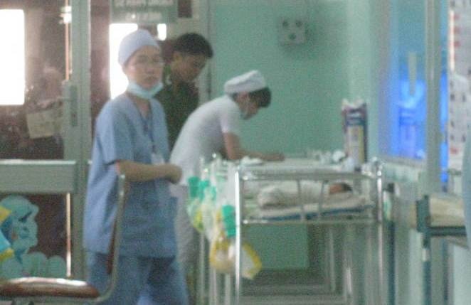 Ke bat coc be trai so sinh tra lai benh vien hinh anh