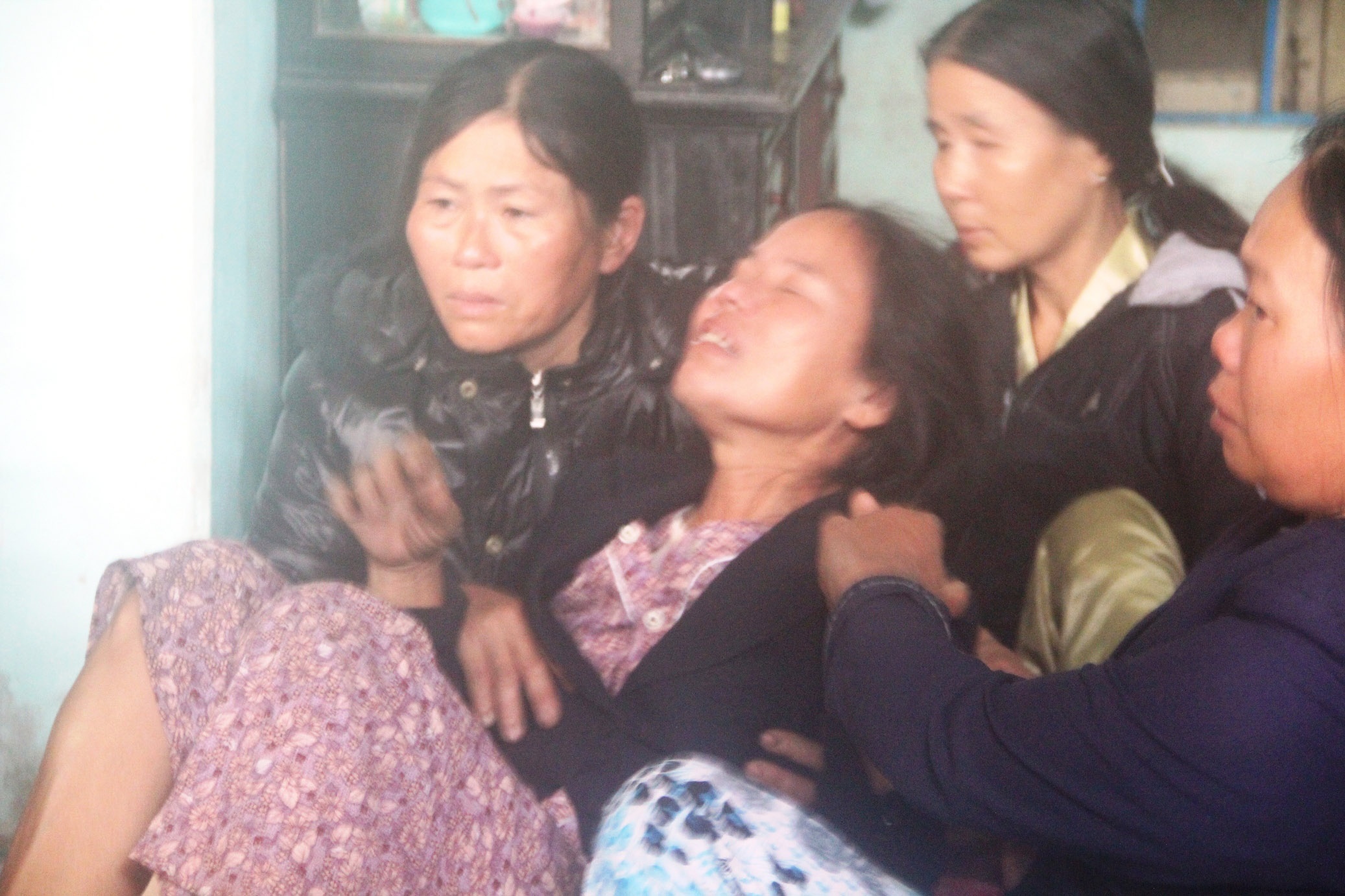 Ca lang khoc thuong nu sinh bi xe tai tong chet hinh anh