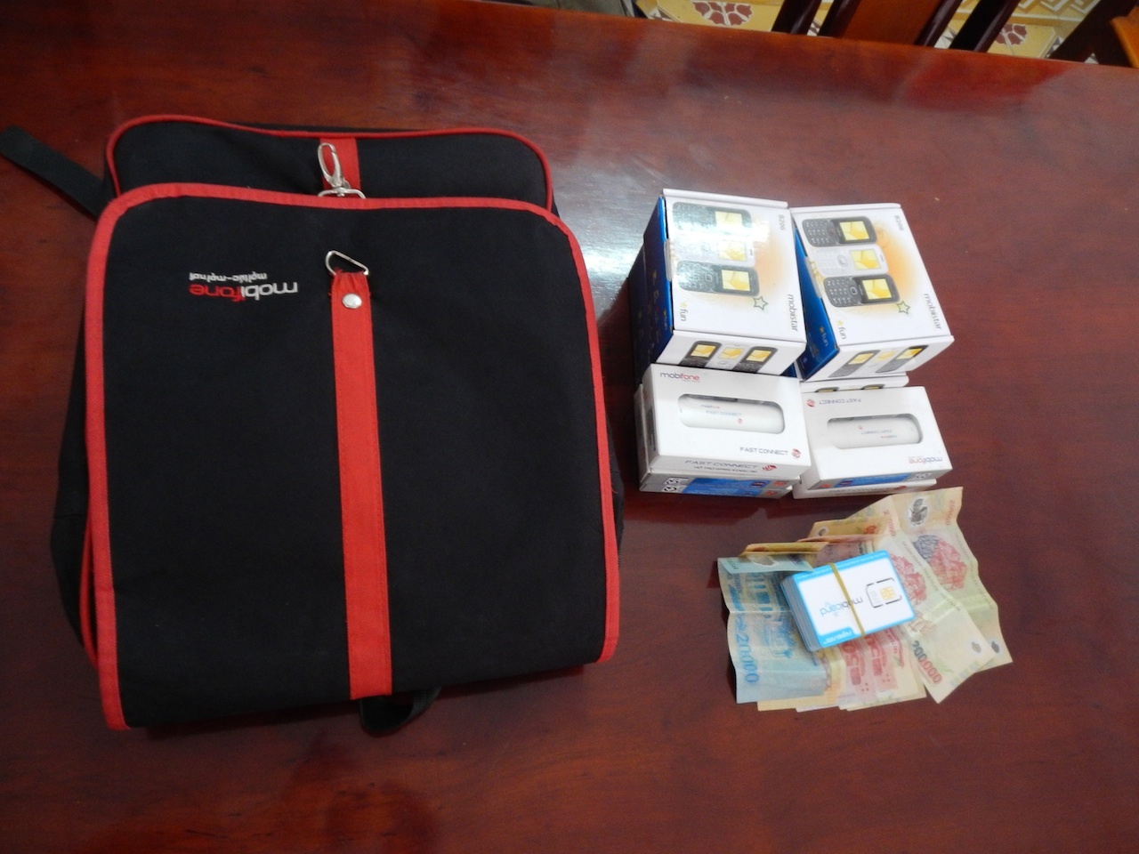 9X chuyen giat tui xach cua phu nu sa luoi hinh anh