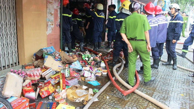Cua hang tap hoa phat hoa, 2 nguoi tu vong hinh anh