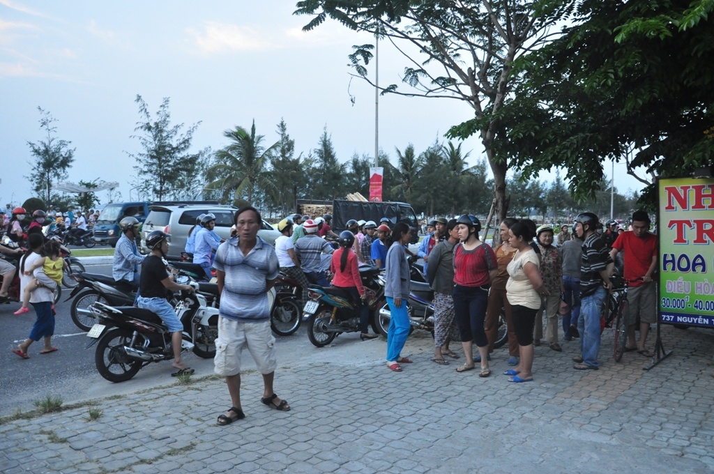 Dua nguoi yeu vao nha nghi dam nhieu nhat dao roi tu tu hinh anh