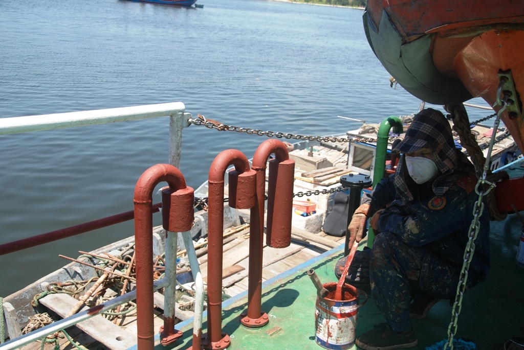 Them 2 tau Kiem ngu cap cang Da Nang de sua chua hinh anh