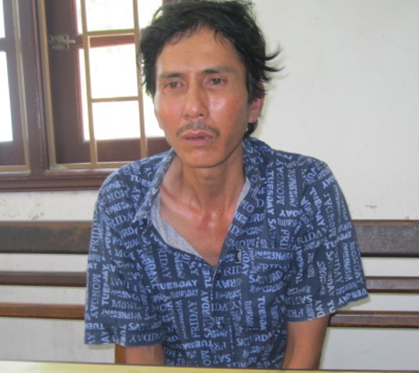Tay khong du ban cong dot nhap phong khach san hinh anh