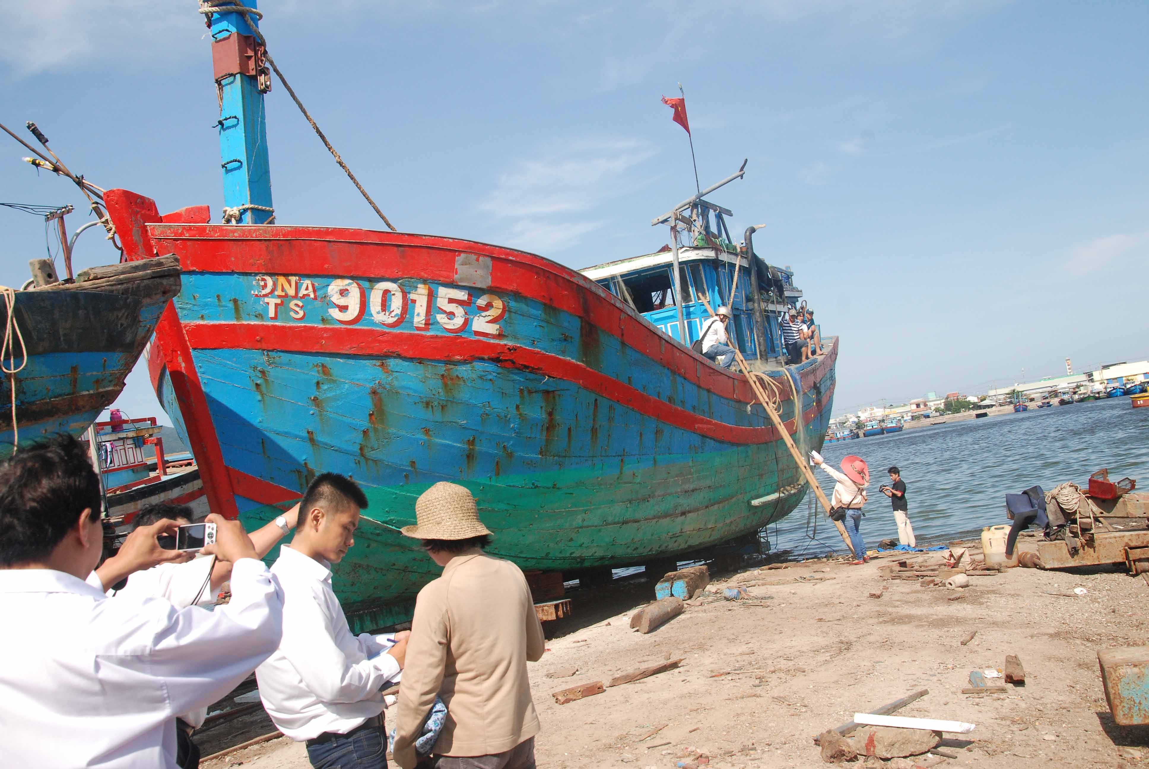 Huyen dao Hoang Sa mua tau ca bi TQ tong chim de trung bay hinh anh