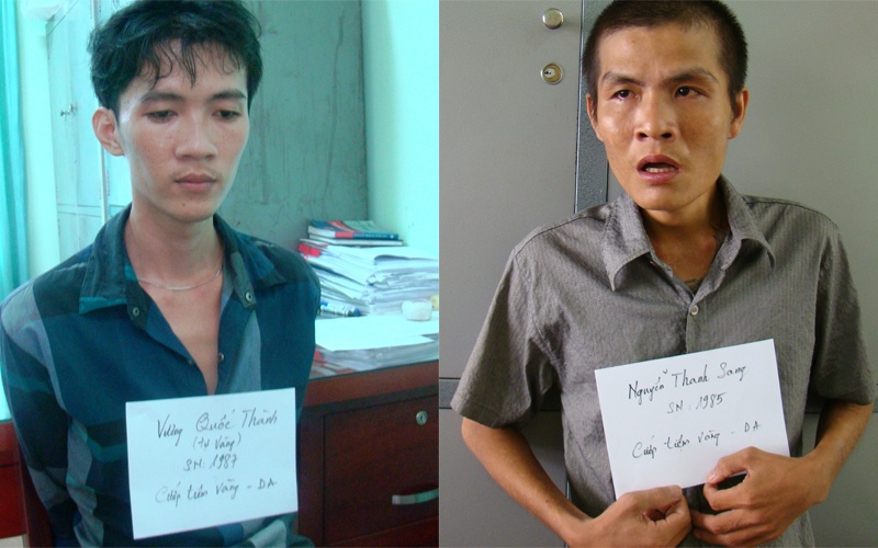 Hai thanh nien cam sung gia cuop tiem vang o Binh Duong hinh anh