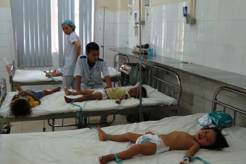 An ca noc um chua, chau be 7 tuoi tu vong hinh anh