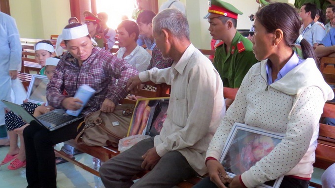 Gia đình nạn nhân.