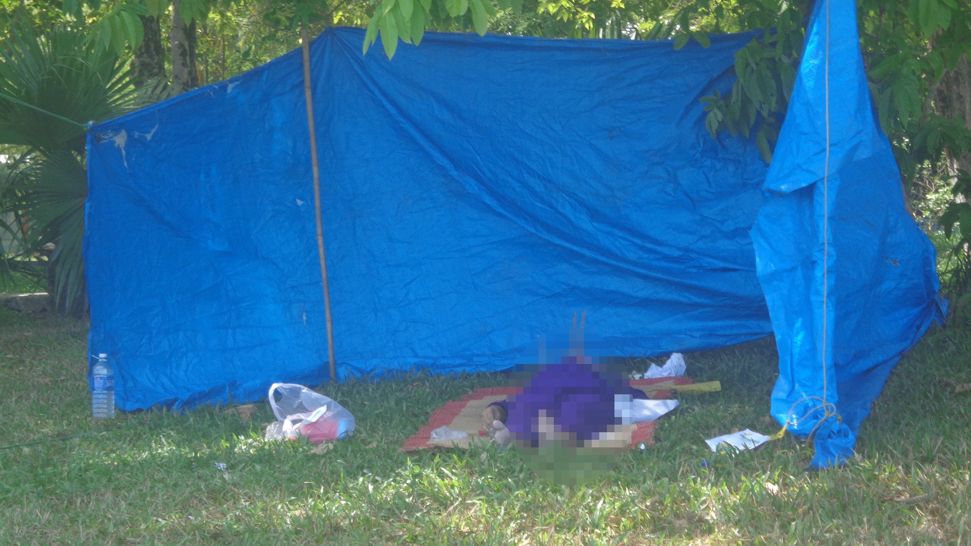 Thi the ba lao 75 tuoi tren song Huong voi la thu tuyet menh hinh anh