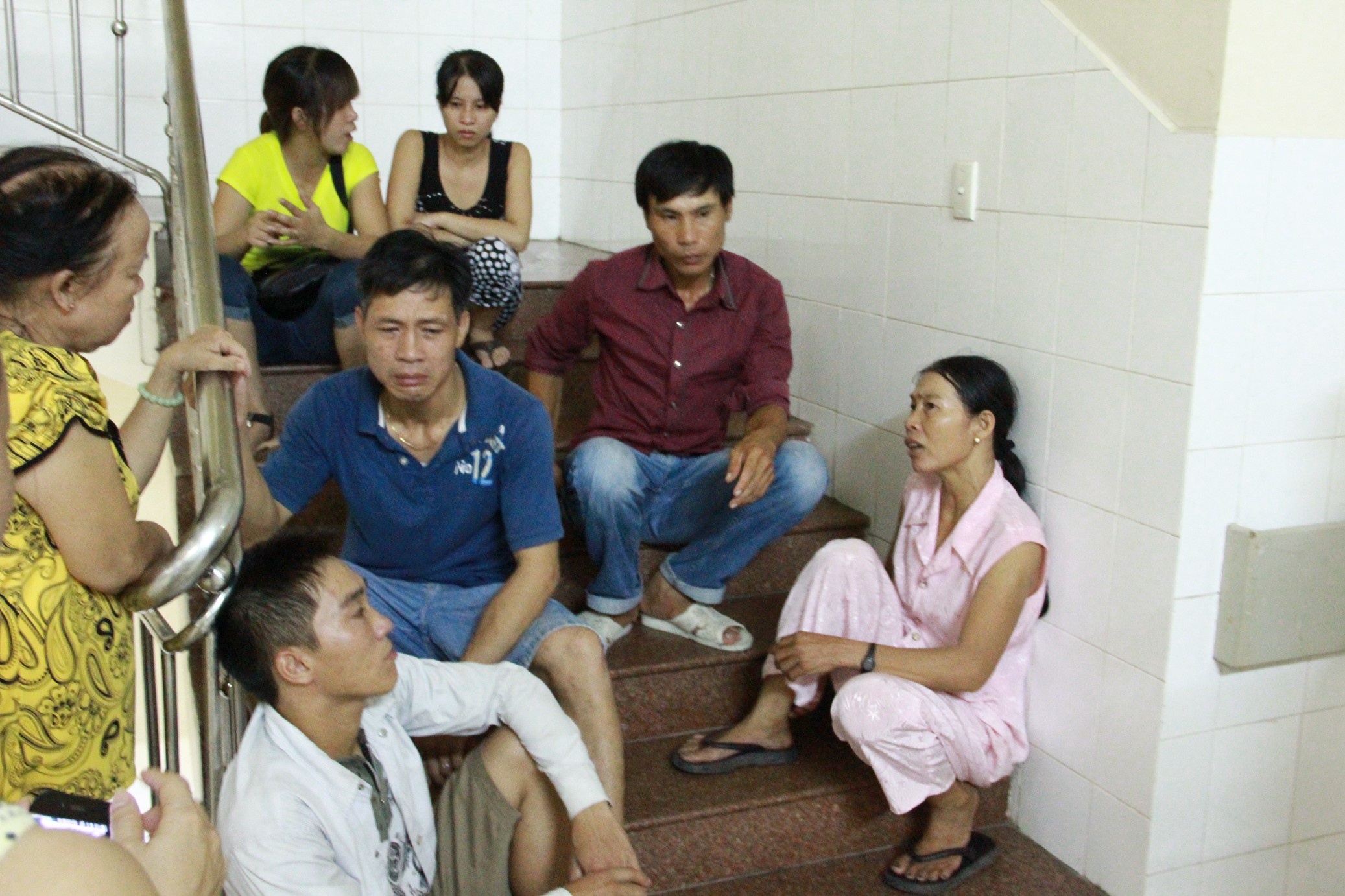 Bao vay benh vien vi be 8 thang tuoi tu vong do soc thuoc hinh anh