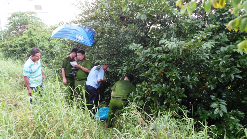 Tim thay phan dau cua nan nhan bi giet, chat thanh 3 khuc hinh anh