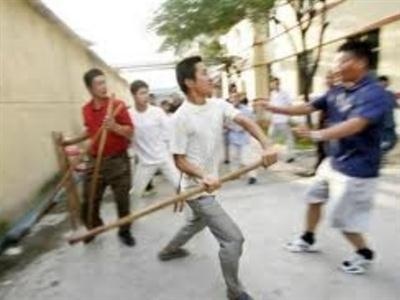 Can bo thi cong quoc lo 1A bi con do tan cong hinh anh