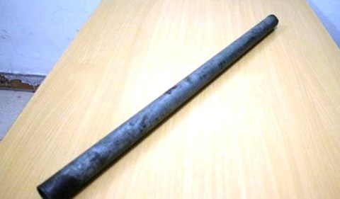 Nua dem len con dong kinh, bo cam gay danh chet con trai hinh anh