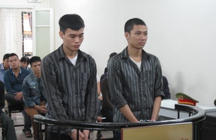 Mau thuan tu chiec bat lua, lay di ca mang nguoi hinh anh