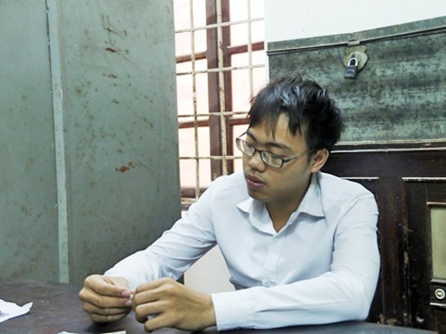 Loi khai cua ke cam vat nhon dam vao vung kin nu sinh hinh anh