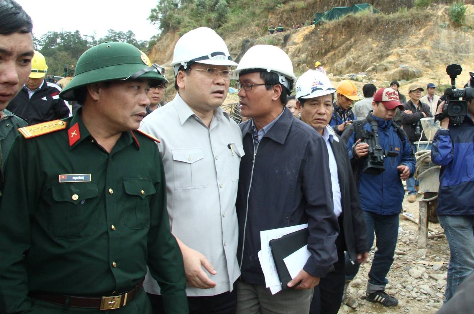 Pho Thu tuong noi chuyen voi 12 cong nhan bi mac ket hinh anh