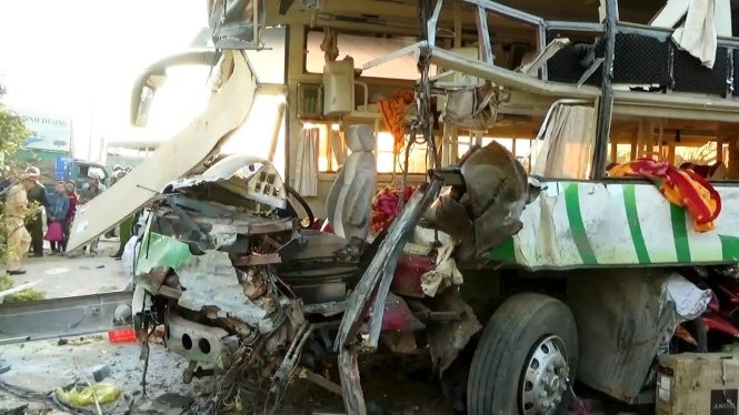 Hien truong oto cho khach ve que an Tet doi dau xe 29 cho hinh anh