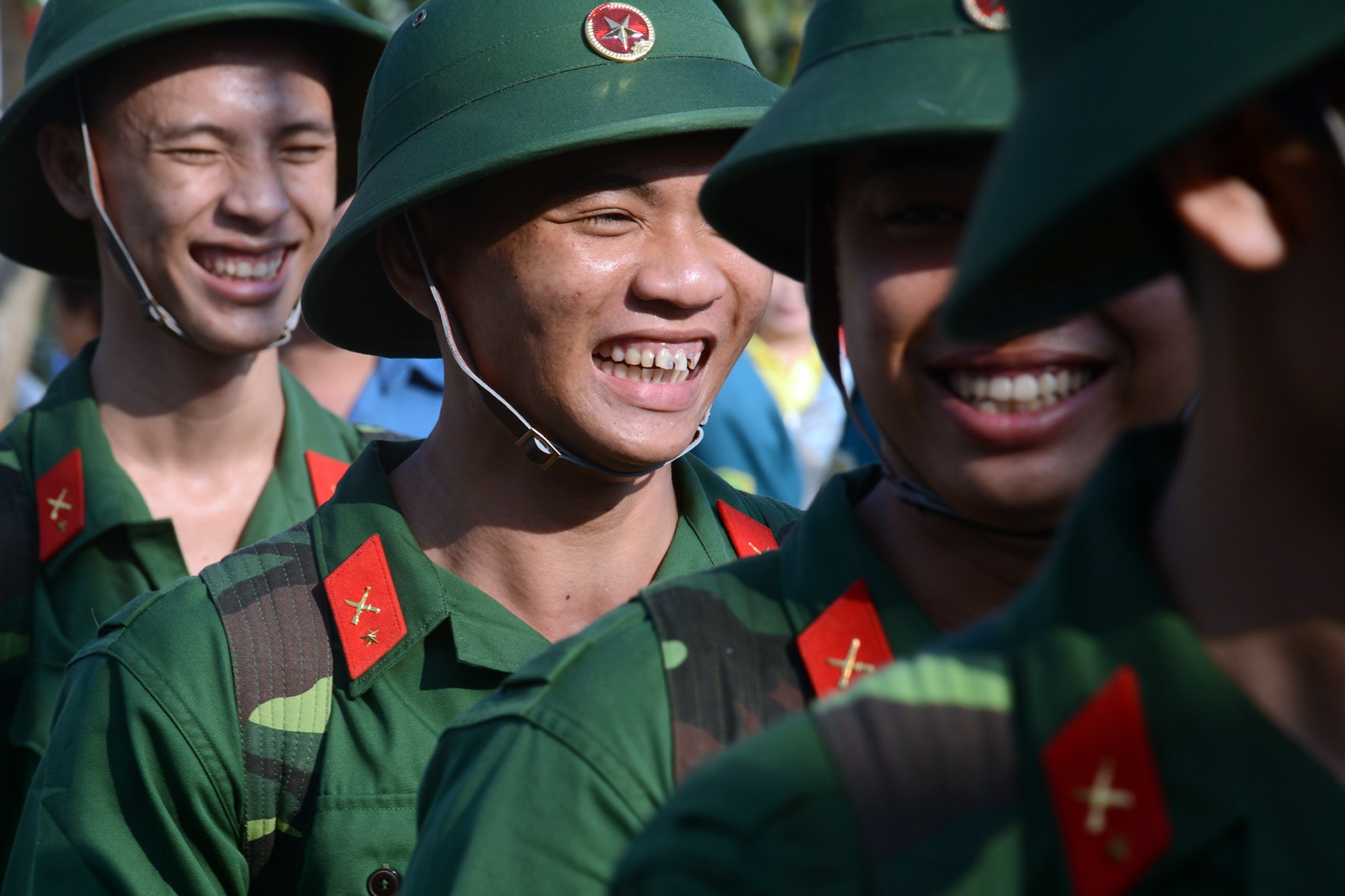 Tan binh hao huc len duong nhap ngu hinh anh