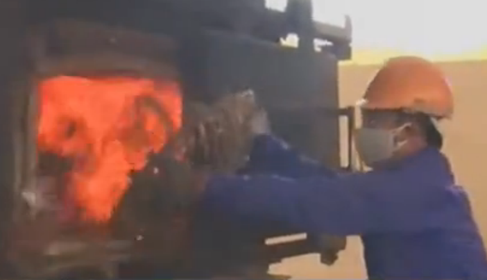 Tot nghiep dai hoc di cao rac o nha may Ly Son hinh anh