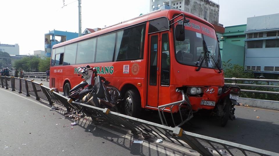 Hien truong oto tong 7 nguoi trong thuong hinh anh