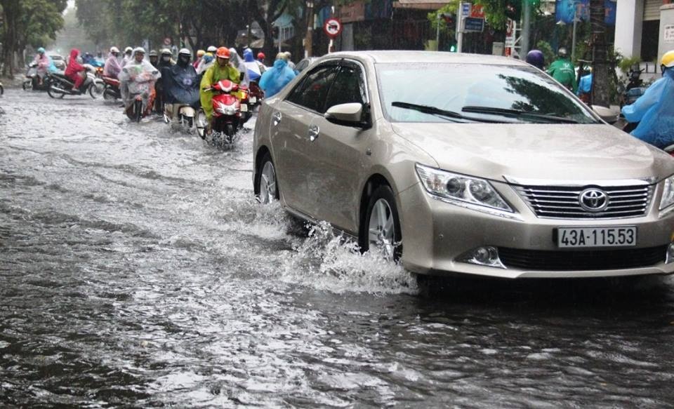 Nhieu con duong Da Nang ngap nang hinh anh