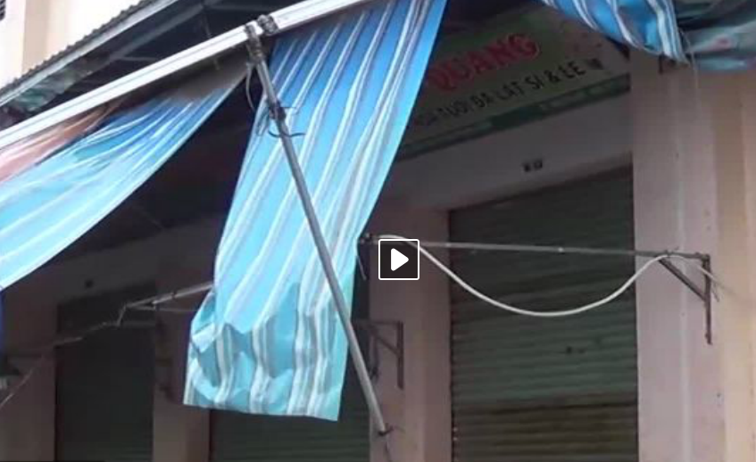 Tieu thuong cho dau moi che chan hang hoa tranh bao hinh anh