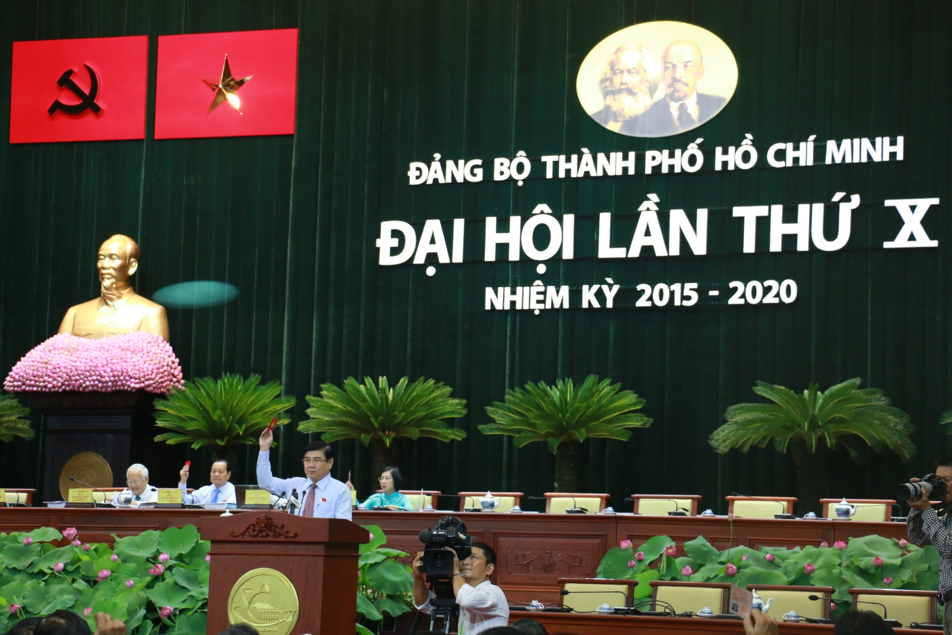 Khai mac phien tru bi Dai hoi Dang bo TP HCM hinh anh