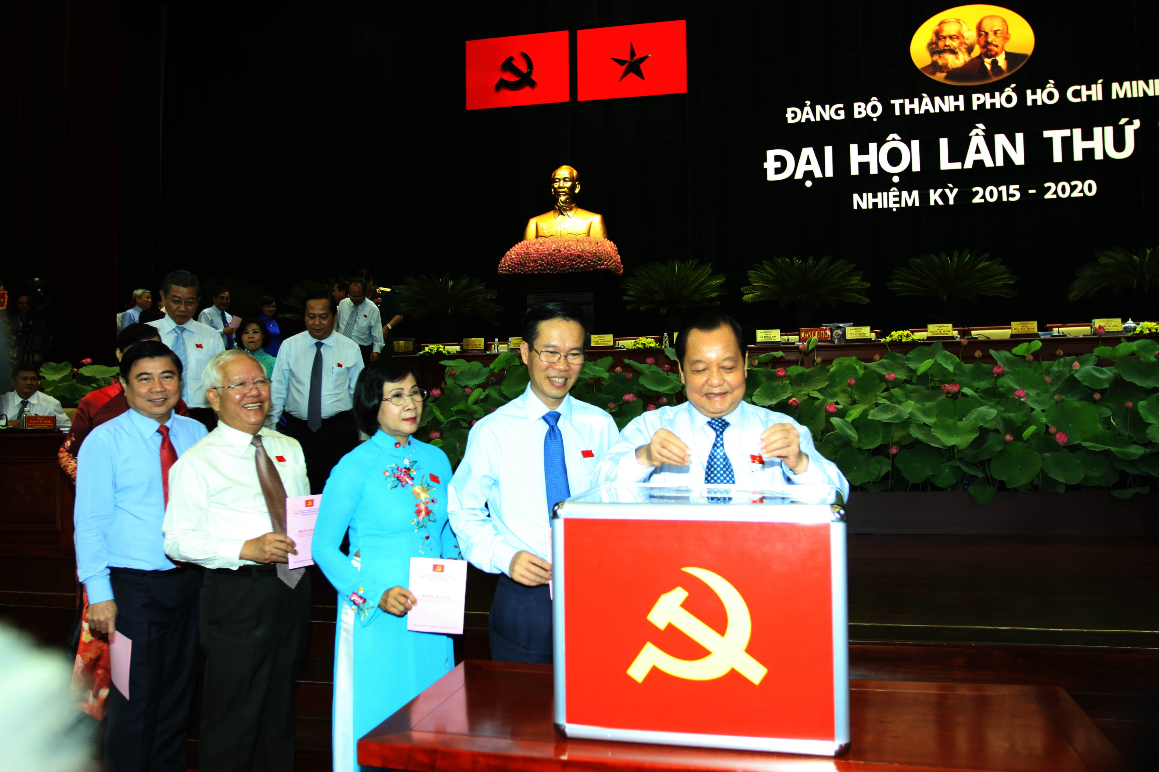 Bau 69 nguoi vao Ban chap hanh Dang bo TP HCM hinh anh