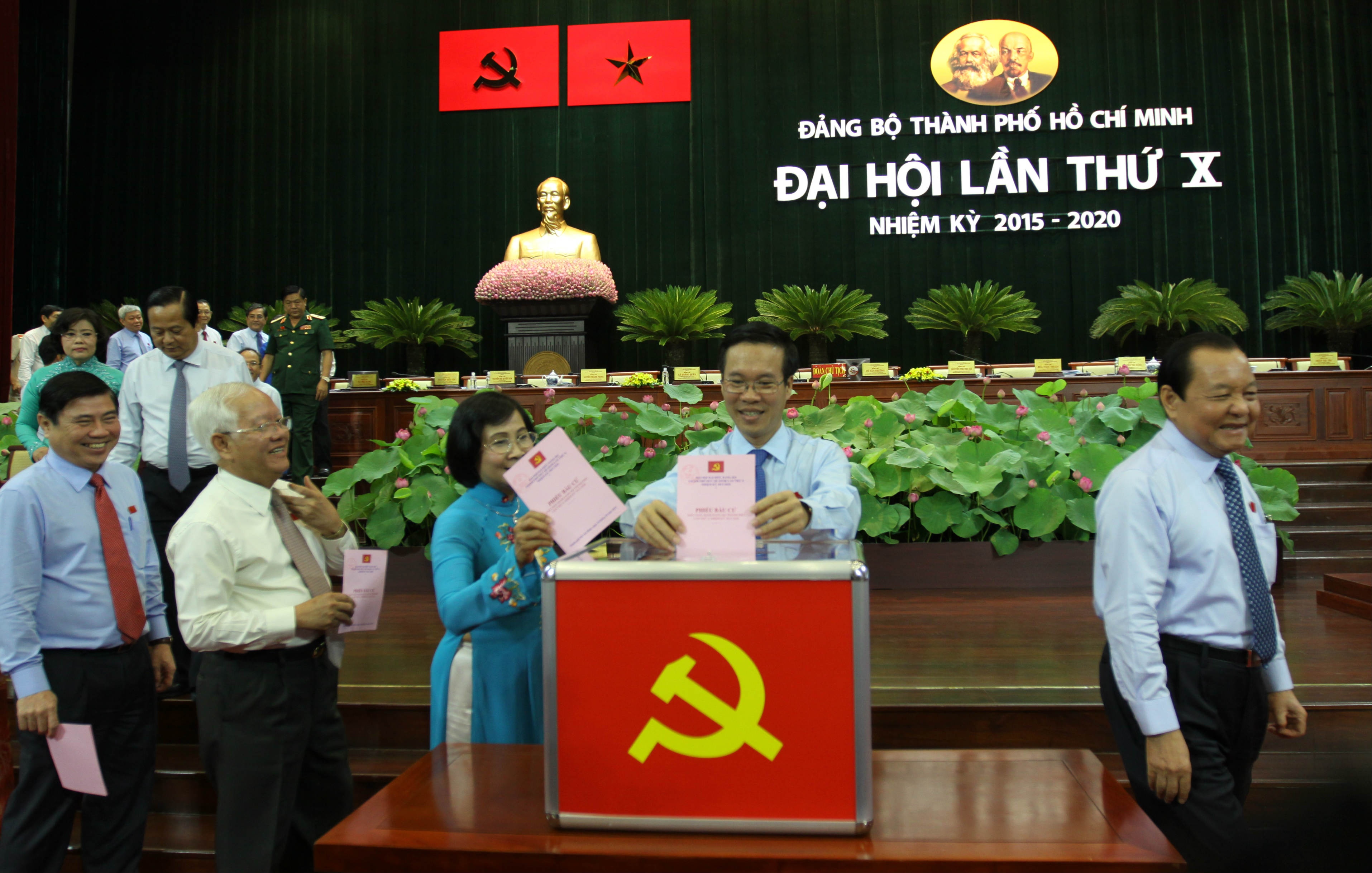 Toi nay bau lanh dao Thanh uy TP HCM hinh anh