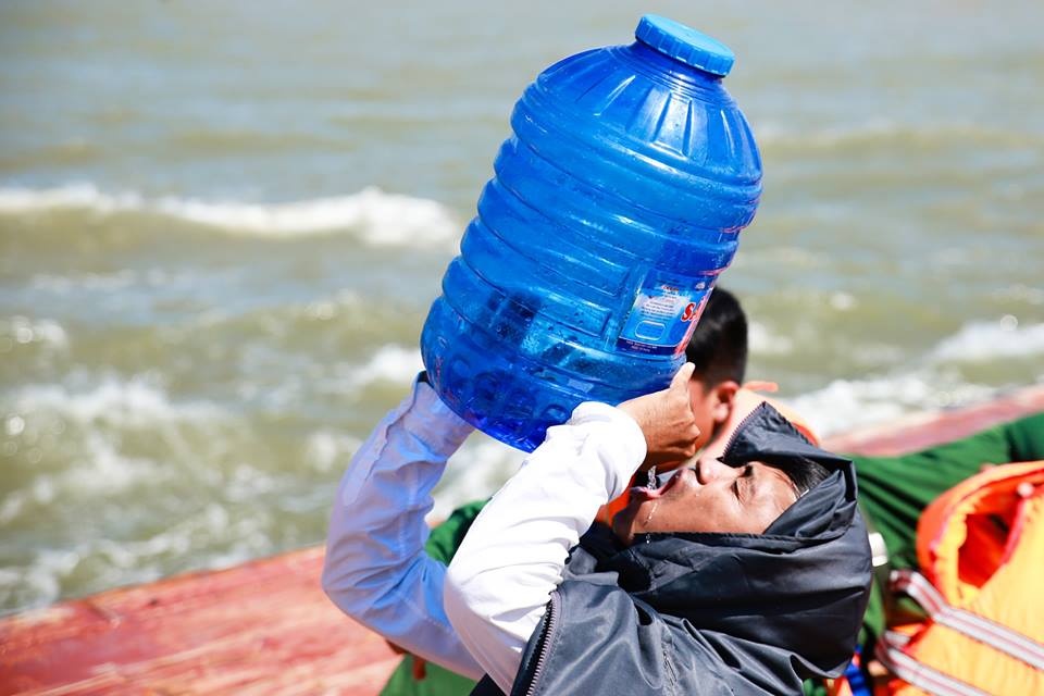 Nhung vat va cua luc luong cuu nan 4 thuyen vien mat tich hinh anh