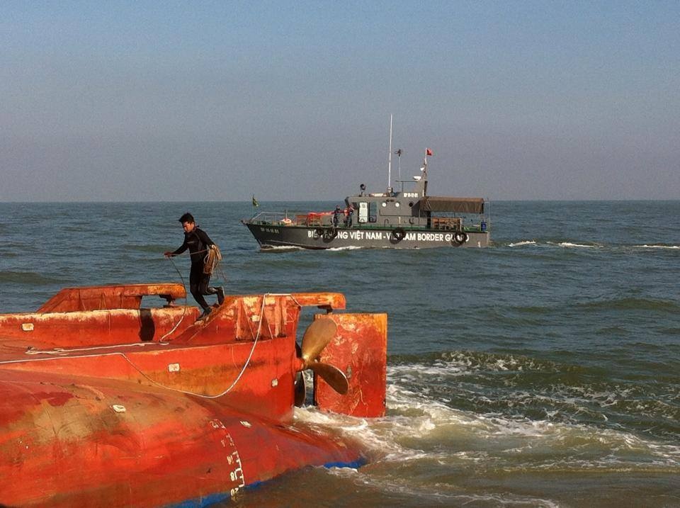 Pho chu tich TP HCM ra kiem tra hien truong tau chim hinh anh