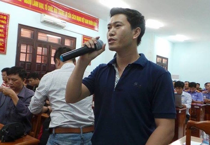 Phong vien Zing.vn dat cau hoi tai buoi hop bao hinh anh