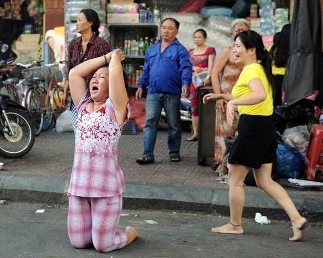 Clip hang tram canh sat chua chay hinh anh