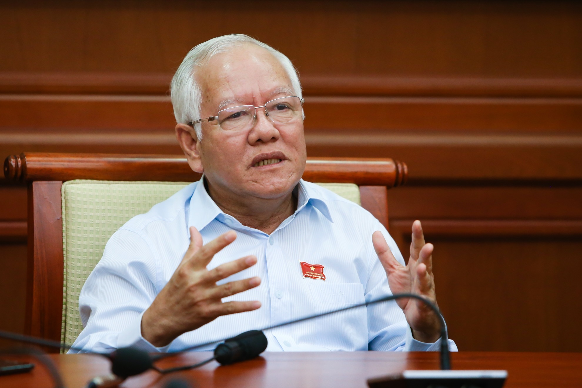 Chu tich UBND TP HCM: 'Dem het tam long phuc vu nhan dan' hinh anh