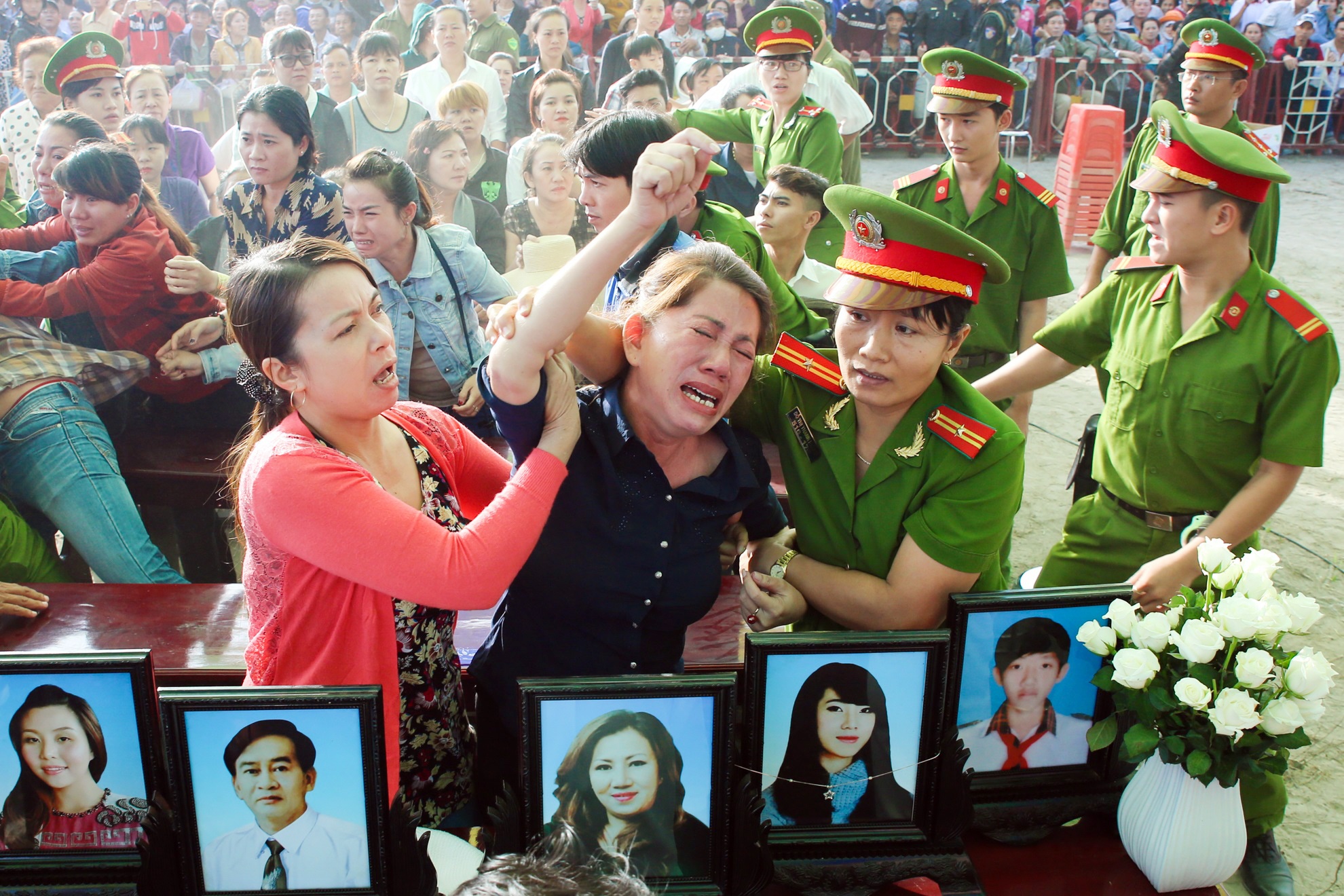 Nguoi nha gao khoc tai phien xu tham an Binh Phuoc hinh anh