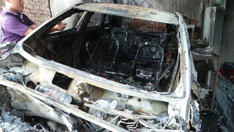 Can canh 8 chiec xe sang o Sai Gon chay tro khung hinh anh