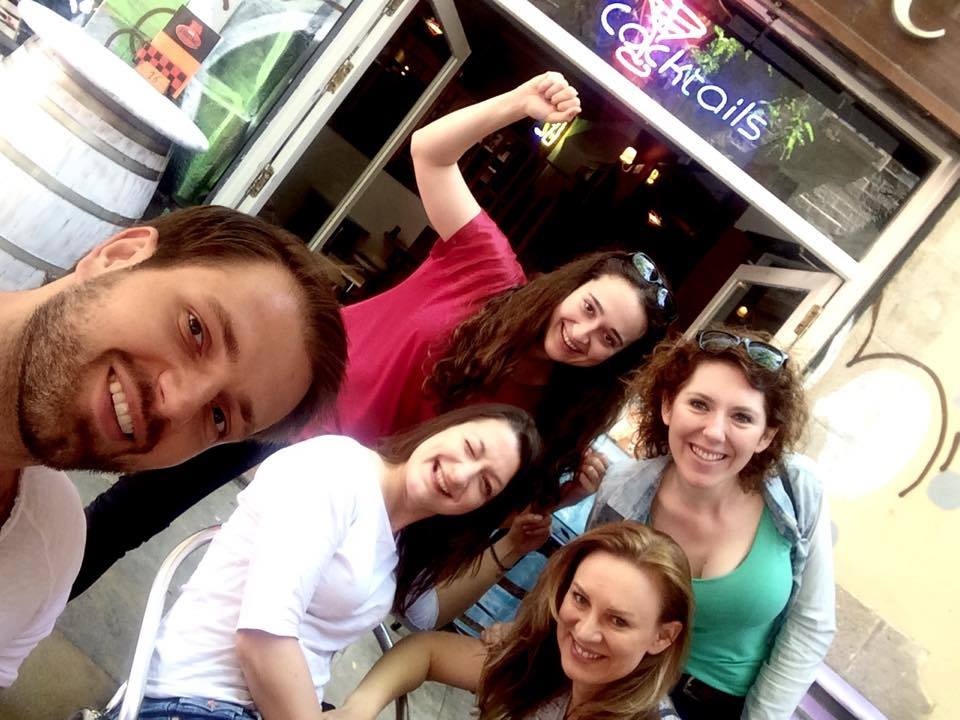 khoc vi bi cuop iPhone o Sai Gon anh 1