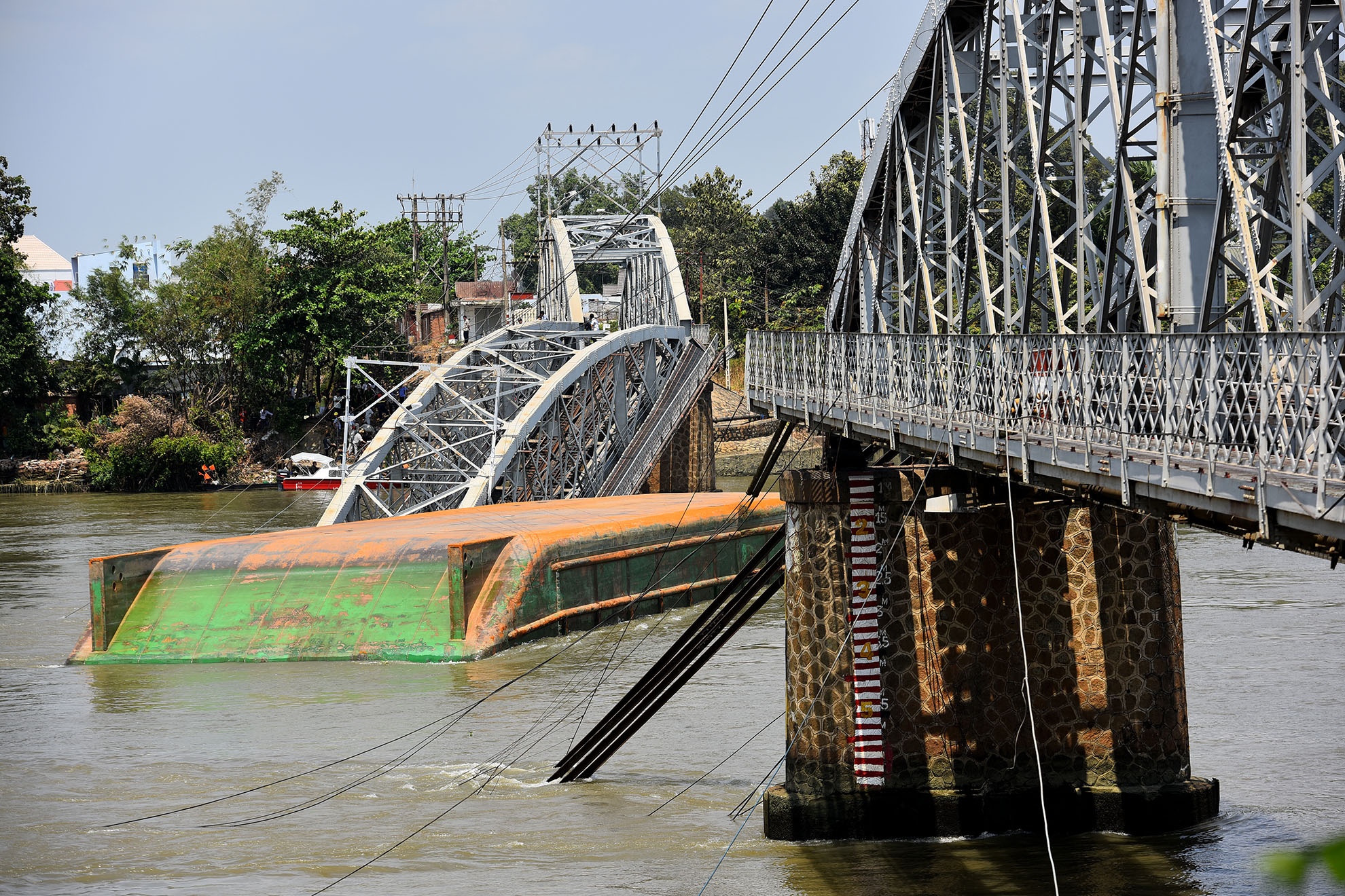 Nhan chung vu sap cau Ghenh: 'Toan than toi noi gai oc' hinh anh