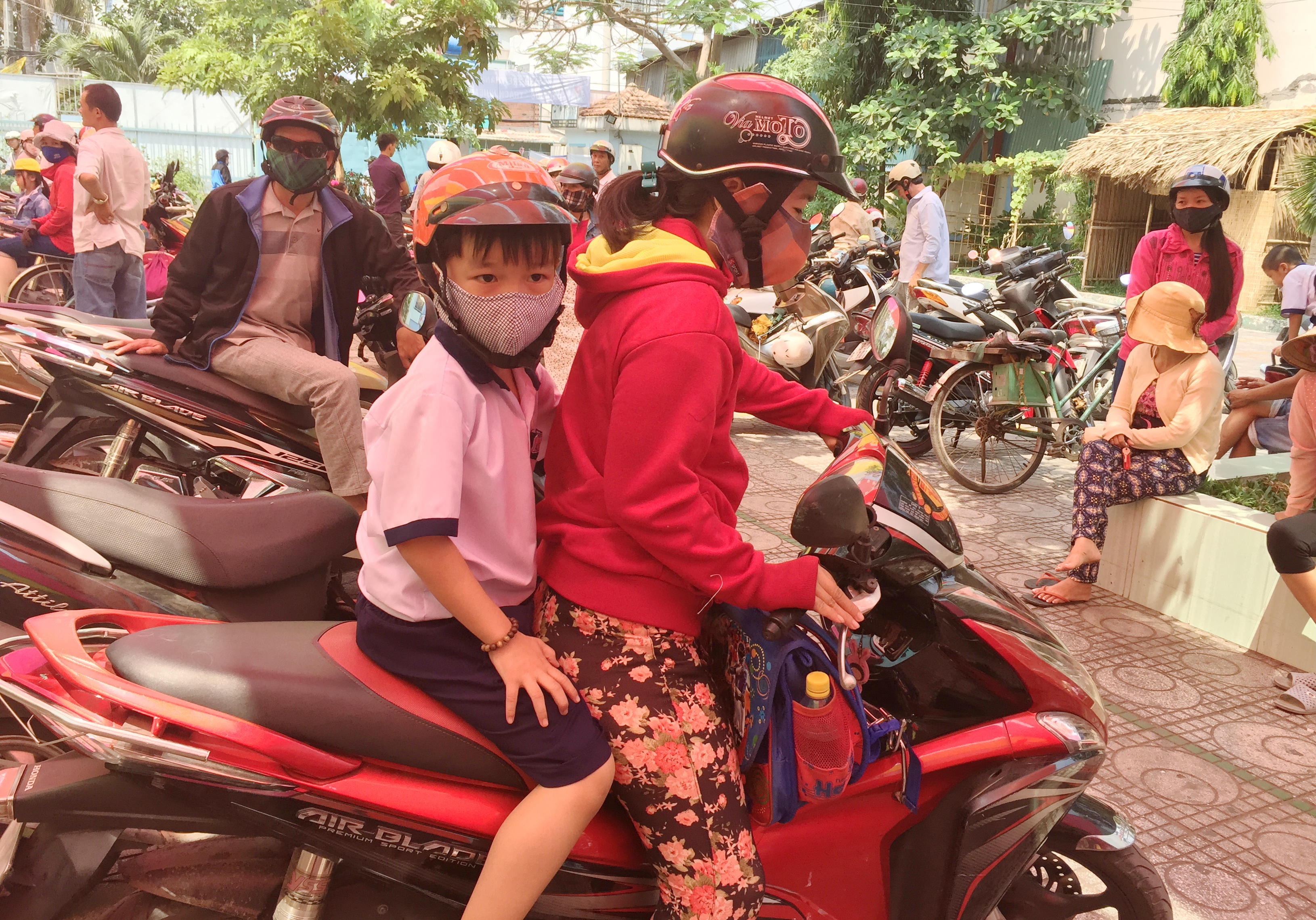 Phu huynh lo lang thong tin bat coc tre em o Sai Gon hinh anh