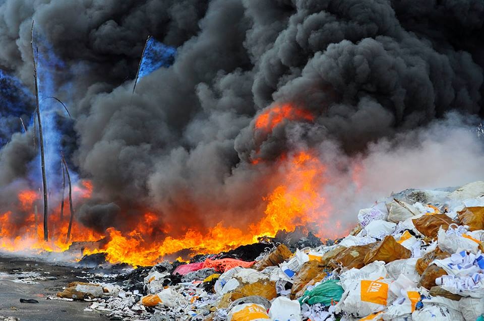Kho phe lieu o Dong Nai chay no du doi hinh anh
