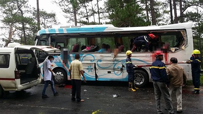 xe khách tông nhau trên đèo Prenn ảnh 1 xe khach tong nhau tren deo Prenn anh 1