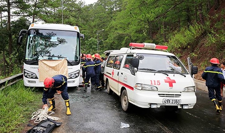 xe khách tông nhau trên đèo Prenn ảnh 3 xe khach tong nhau tren deo Prenn anh 3