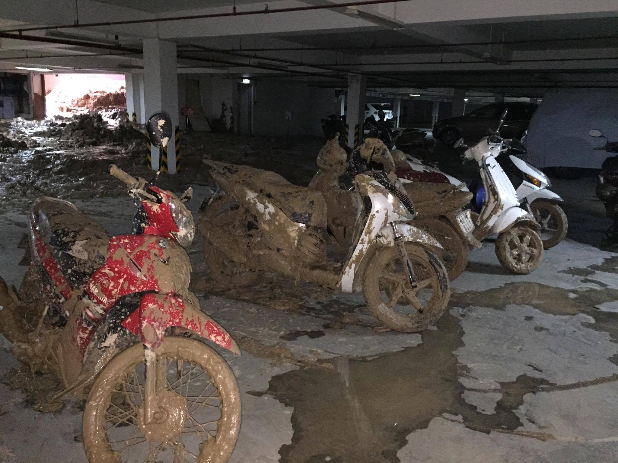 Bun dat tran vao chung cu, vui lap nhieu xe may o Sai Gon hinh anh