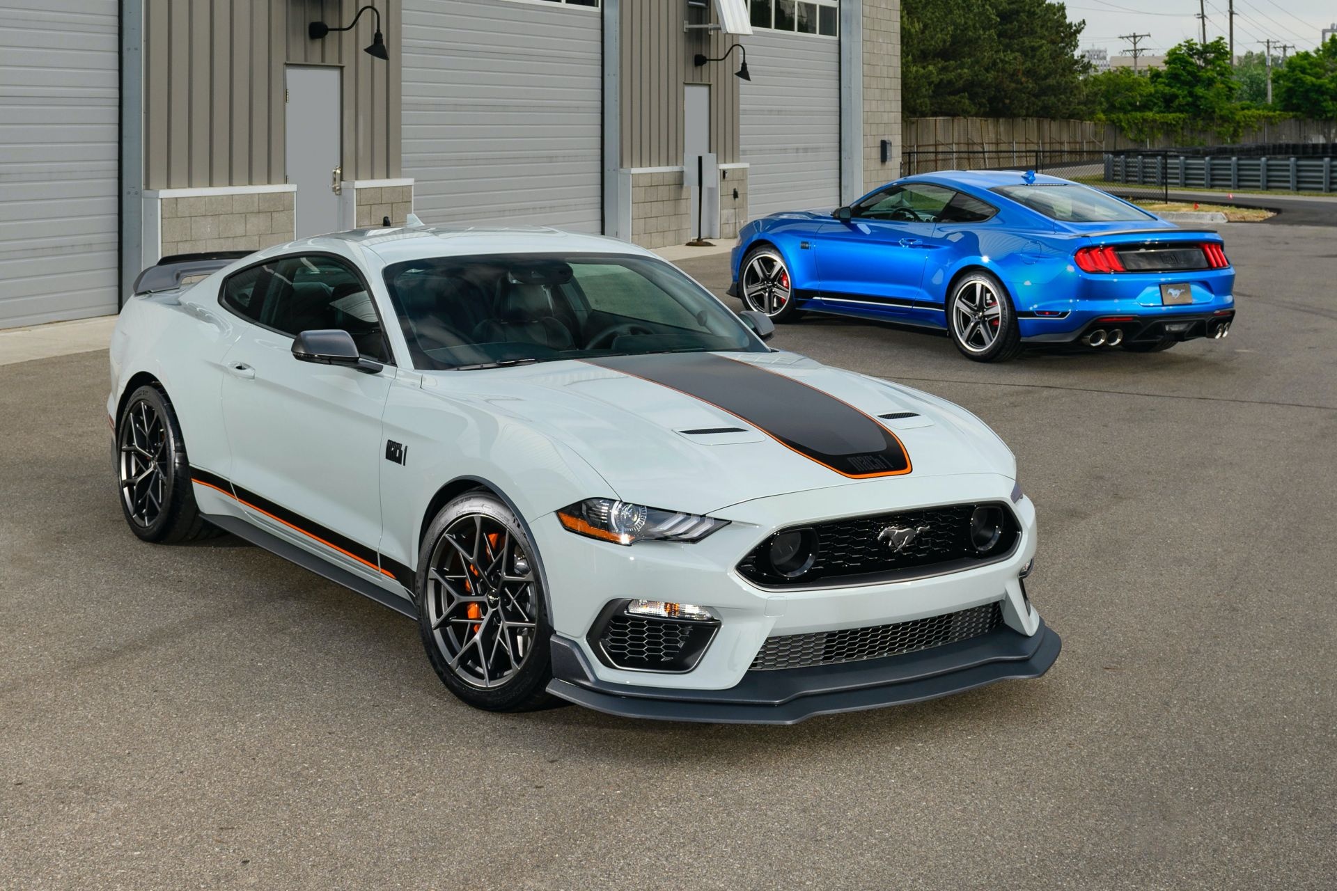 Ford Mustang Mach 1 - huyen thoai trong phim James Bond tai xuat hinh anh