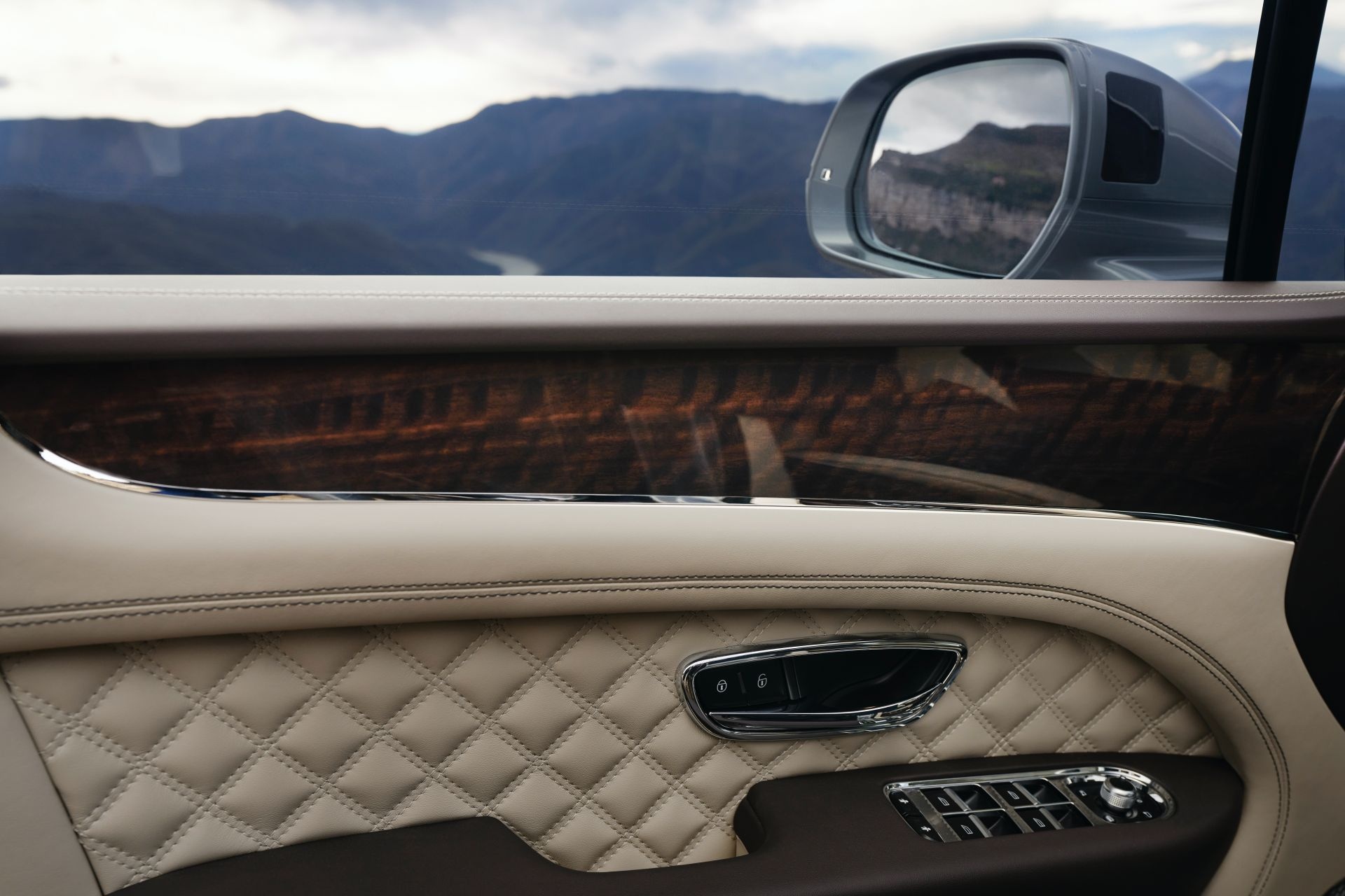 bentley,  xe sang,  suv,  bentayga,  bentley bentayga ảnh 9 bentley,  xe sang,  suv,  bentayga,  bentley bentayga anh 9